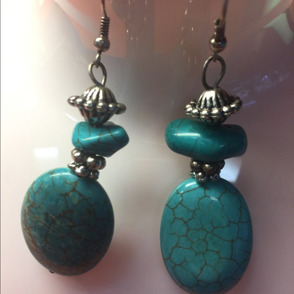 Jade style ear rings and necklace
